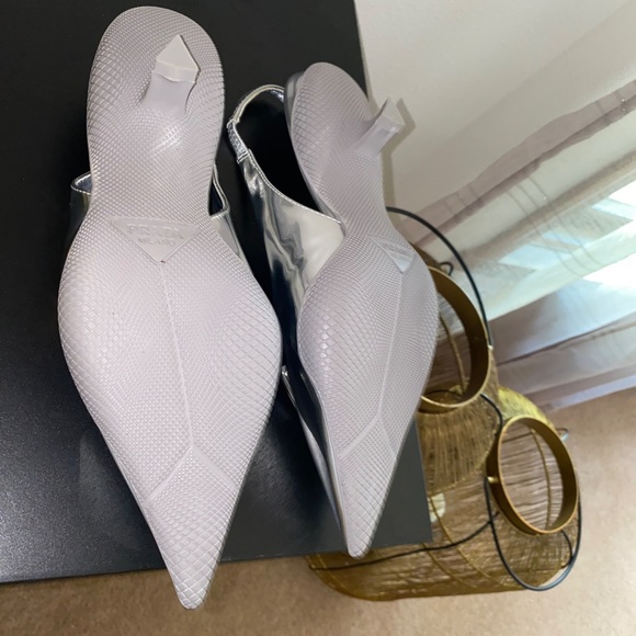 Prada metallic silver slingbacks with low heel - Picture 2 of 5